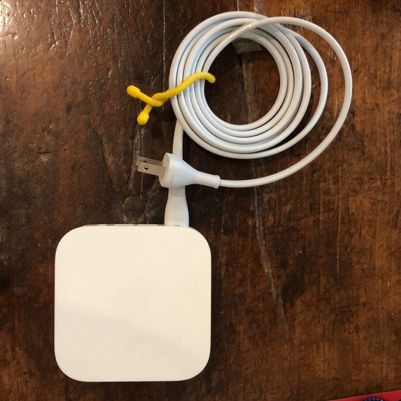 ** SOLD **. Apple Airport Express A1392 - Picture 3 of 8